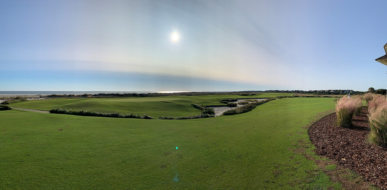 The 18th green of the Ocean Course at Kiawah Island with the Atlantic Ocean behind it, South Carolina